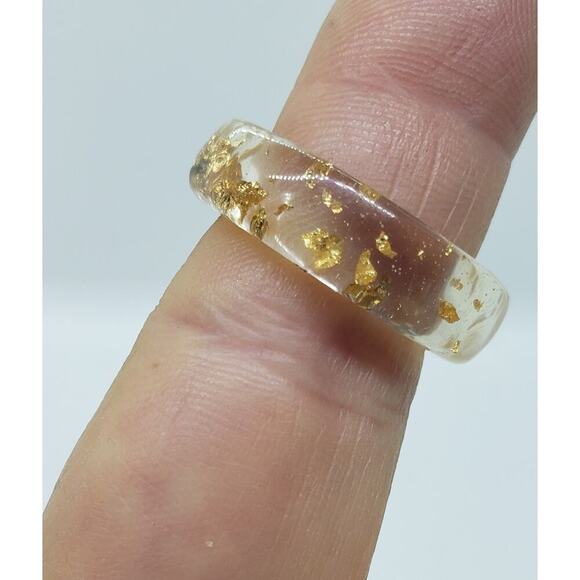 Vintage Clear Lucite Resin Ring Genuine Real Gold Leaf Flakes Inlaid Handmade - Picture 3 of 7